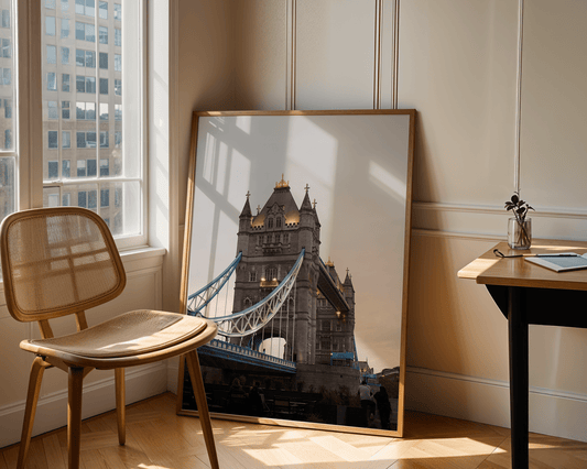 Guardian Of The Thames 2 - Art Spectrum
