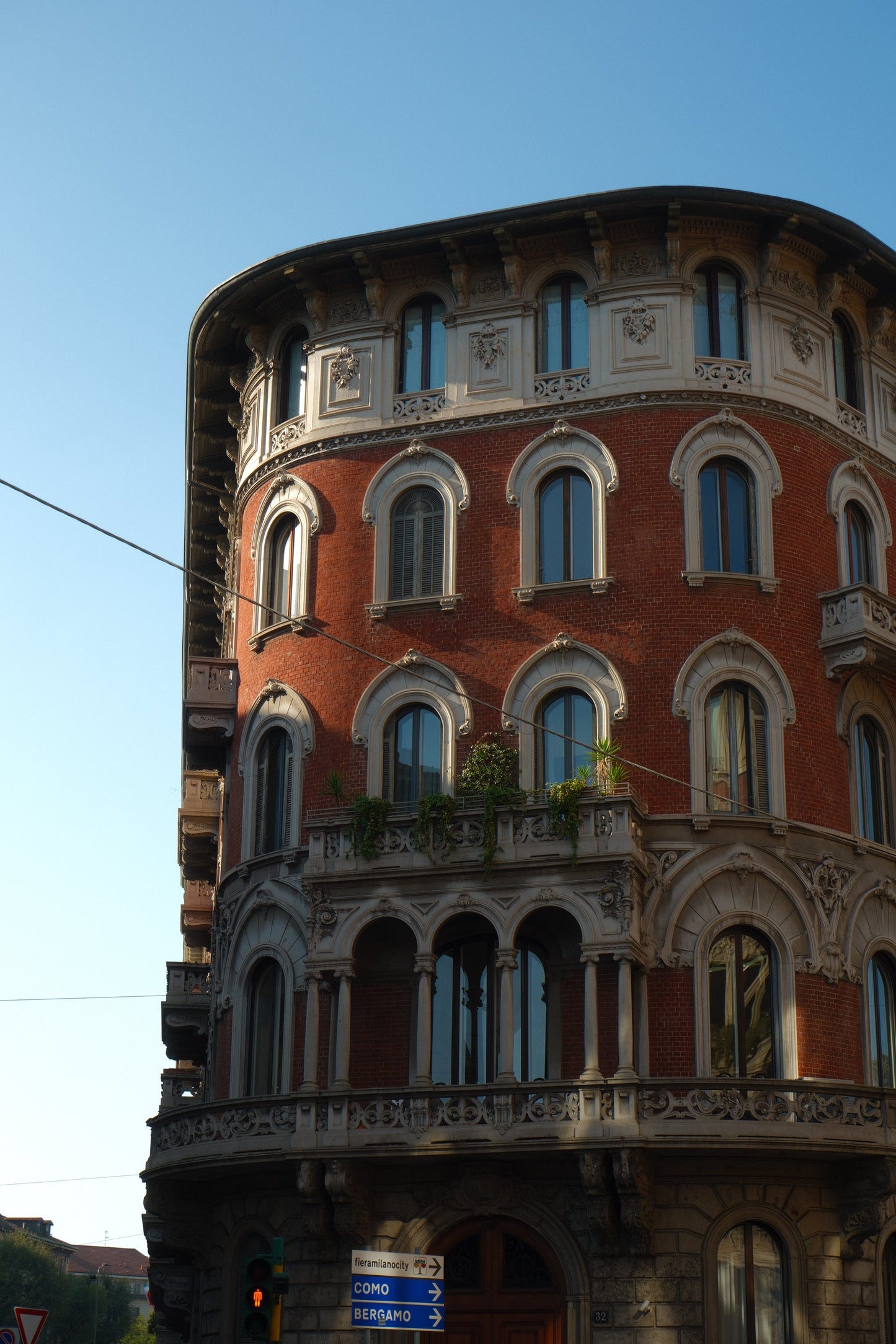 Milan Streets - Art Spectrum